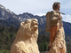 Quattro sculture intagliate con la motosega al campo sportivo di Baceno