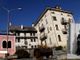 Nelle foto: il municipio di Codo e nel riquadro Vittorio Resta