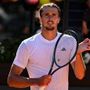 Zverev: &quot;Non so se Djokovic vuole ancora giocare&quot;. Poi attacca campi e palline di Roma