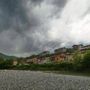 Maltempo al Nord, voli dirottati per forti temporali. Violento nubifragio a Como