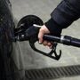 Carburanti, prezzo di benzina e diesel in rialzo: gasolio oltre i 2 euro