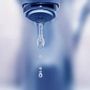 Salute, l'esperto: "Bere acqua fa bene anche ai denti e al sorriso"