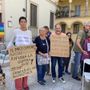 Prosegue il presidio per la pace in piazza Rovereto: già più di 700 firme raccolte a sostegno dei bambini di Gaza