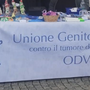 Al mercato una bancarella solidale per aiutare i bambini malati di tumore Al mercato una bancarella solidale per aiutare i bambini malati di tumore