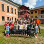 Pallanzeno, i bambini della primaria ripuliscono il paese: una lezione di ambiente ed educazione civica