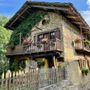 Baite, seconde case e portoncini che non chiudono più: come passa l'inverno la porta di una casa in Ossola