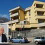 La sede della Polizia di via Romita e nel riquadro l'assessore Franco Falciola La sede della Polizia di via Romita e nel riquadro l'assessore Franco Falciola