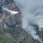 Incendio ancora attivo a Beura Cardezza, proseguono i lanci dei Canadair