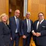 Nella foto di gruppo, da sinistra: Adriana Elena (organizzatrice evento); Dott. Francesco Munno (direttore Ac VCO); il Ministro dello Sport Andrea Abodi e il Presidente Zagami