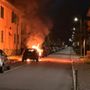 Auto in fiamme nella notte al Villaggio Sisma VIDEO
