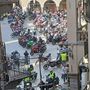 Oltre 200 moto hanno invaso ieri Piazza Mercato FOTO