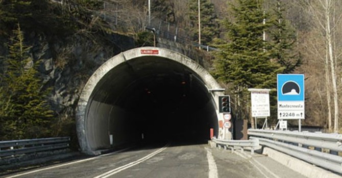 Incidente con tre veicoli, riaperta la galleria Montecrevola