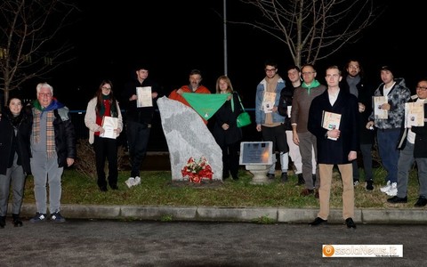 Momenti della consegna dell'attestato ai neo diciottenni di Premosello