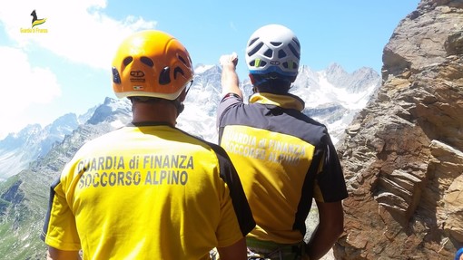 Rubavano minerali a 2950 metri di quota con i demolitori: scoperti dalla Guardia di finanza