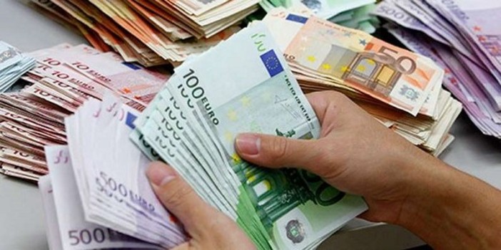 La Commisisone Europea cerca 800 miliardi di euro per finanziare la ripresa economica