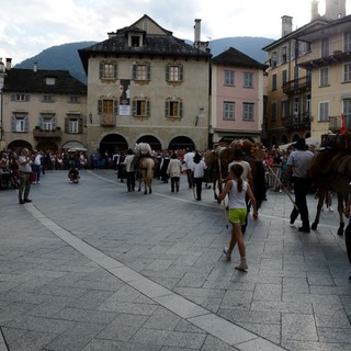 In piazza Mercato l'arrivo della tradizionale Sbrinz Route
