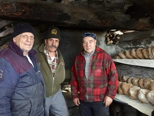 Pane nero al forno di Under Tannu - Pecetto di sotto Pane nero al forno di Under Tannu - Pecetto di sotto