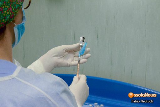 Pre iscrizione solo online per le vaccinazioni, l’Auser offre aiuto agli anziani Pre iscrizione solo online per le vaccinazioni, l’Auser offre aiuto agli anziani