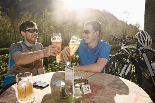 Svizzera, ogni anno 21mila infortuni in bici: 1.365 sono riconducibili all’alcol
