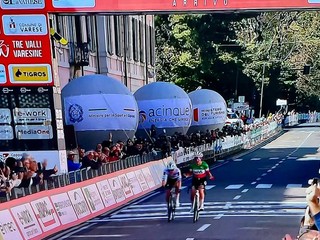 Elisa Longo Borghini esulta in via Sacco: è sua la Tre Valli Varesine 2025 Elisa Longo Borghini esulta in via Sacco: è sua la Tre Valli Varesine 2025