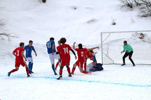 Macugnaga, l’Italia vince il torneo di calcio internazionale sulla neve