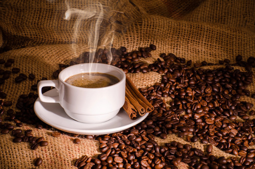La rivoluzione in tazzina: perché gli italiani stanno tornando al caffè in grani La rivoluzione in tazzina: perché gli italiani stanno tornando al caffè in grani