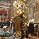 Dopo 80 anni la Madonna della Gurva è tornata nella “Cattedrale tra i boschi” di Calasca Castiglione
