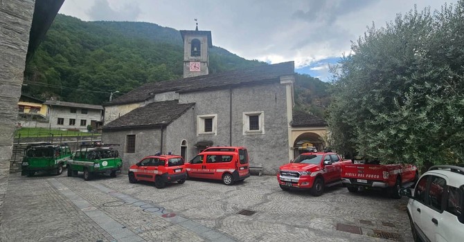 Incendio tra Vogogna e Beura Cardezza: "La situazione migliora, ma la guardia resta alta" Incendio tra Vogogna e Beura Cardezza: "La situazione migliora, ma la guardia resta alta"