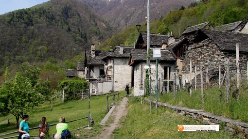 La  frazione di Anzuno, sulla via dei torchi dei mulini