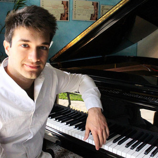 Il pianista domese Amir Salhi in concerto al Teatro Marcello di Roma
