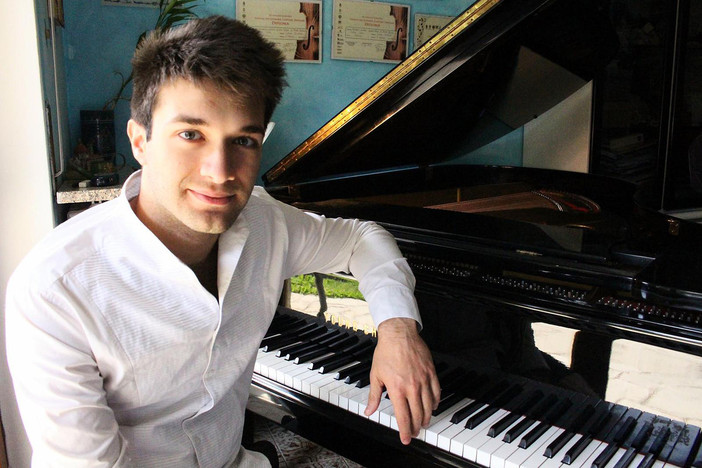 Il pianista domese Amir Salhi in concerto al Teatro Marcello di Roma