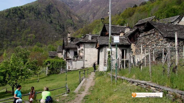 La  frazione di Anzuno, sulla via dei torchi dei mulini