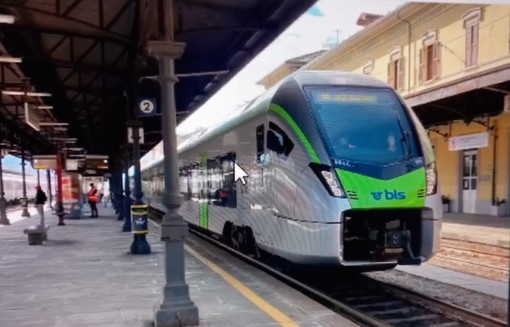 Il nuovo treno 'Mika'  alla stazione di Domodossola
