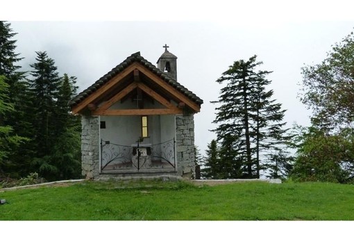 Bannio, fiaccolata votiva da Provaccio al Santuario della Madonna della Neve Bannio, fiaccolata votiva da Provaccio al Santuario della Madonna della Neve