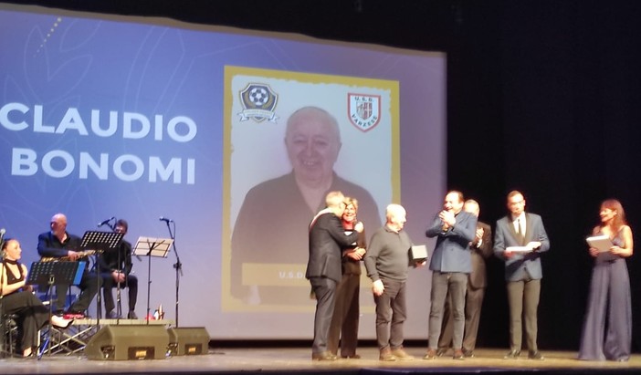 Premiato Claudio Bonomi, allenatore delle giovanili da una vita