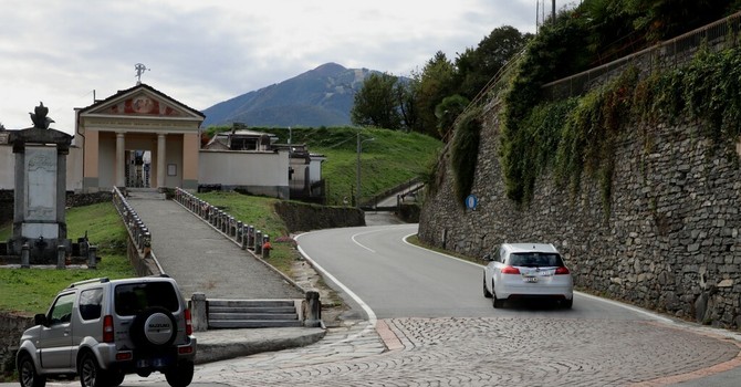La curva a gomito in cima alla salita di Crevoladossola La curva a gomito in cima alla salita di Crevoladossola