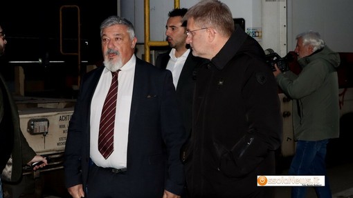 Curzio Boaretto (a sinistra) con l'europarlamentare Carlo Fidanza allo scalo di Domo 2