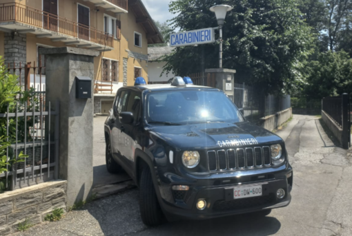 Tenta il suicidio con i gas di scarico dell'auto, salvato dai Carabinieri di Santa Maria