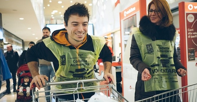 Colletta alimentare, oggi la raccolta nei supermercati del Vco Colletta alimentare, oggi la raccolta nei supermercati del Vco