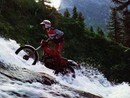 Quando Roberto Daverio risalì in moto una cascata  FOTO