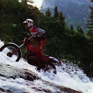 Quando Roberto Daverio risalì in moto una cascata  FOTO
