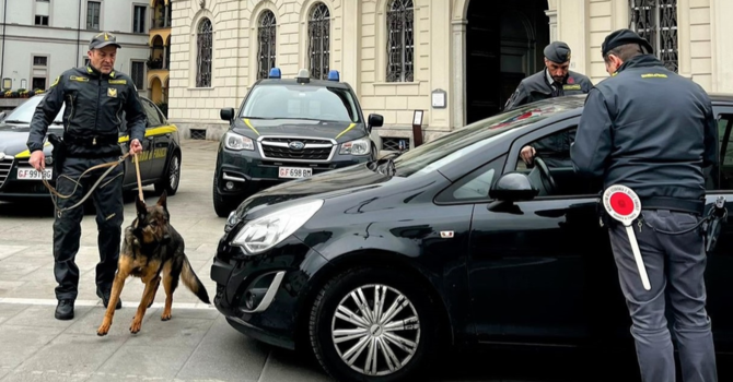 Hashish e bilancino in casa: 19enne arrestato a Domodossola dalla Guardia di Finanza Hashish e bilancino in casa: 19enne arrestato a Domodossola dalla Guardia di Finanza