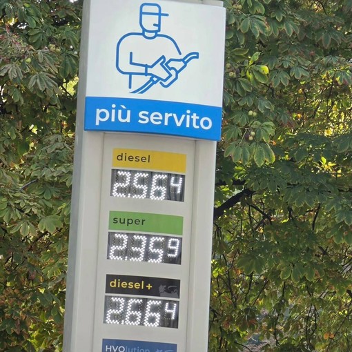 Guerra al caro pieno: Eni lancia il price cap sui carburanti da lunedì 28 settembre Guerra al caro pieno: Eni lancia il price cap sui carburanti da lunedì 28 settembre