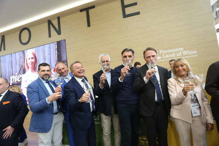 Vino dell'Autin e formaggi delle Fattorie Fiandino: al Vinitaly di Verona l'ATL Cuneese presenta le sue eccellenze [VIDEO]