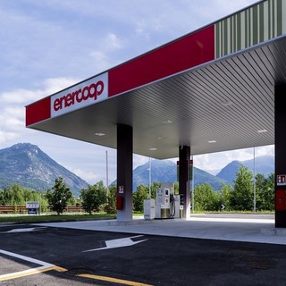 Caro carburanti, anche da Enercoop un tetto al prezzo della benzina