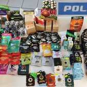 Controlli della polizia nei cannabis shop: nel Vco due denunce e sequestro di prodotti illegali Controlli della polizia nei cannabis shop: nel Vco due denunce e sequestro di prodotti illegali