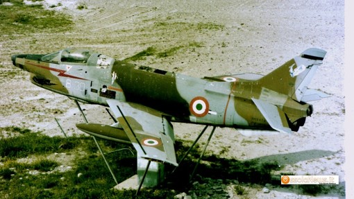 Il Fiat G91 collocato all'aviosuperficie di Masera anni fa
