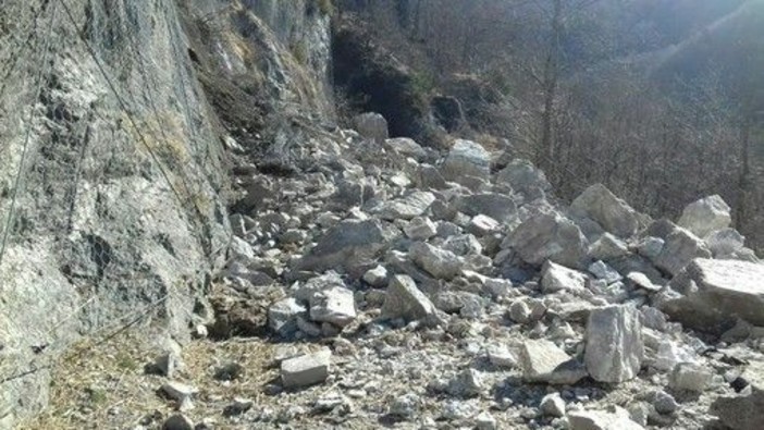 La frana caduta sulla statale 337 il primo aprile 2018. Causò la morte di due turisti ticinesi La frana caduta sulla statale 337 il primo aprile 2018. Causò la morte di due turisti ticinesi