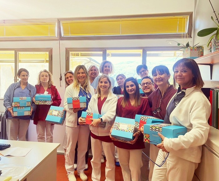 Donati dallo Chef Antonino Cannavacciuolo colombe pasquali agli operatori sanitari del Vco