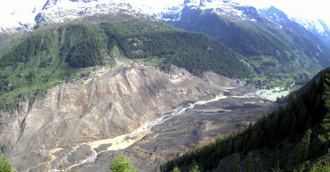 Verrà ricostruito Blatten, il villaggio distrutto dal ghiacciaio